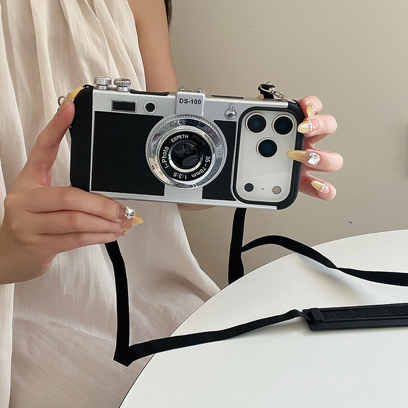 Emily in Paris Vintage Camera  - Vintage Item 리뷰 및 가격