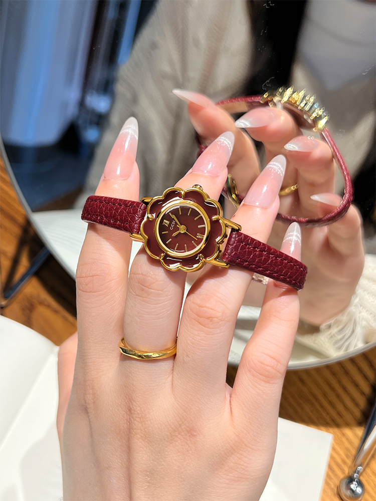 Vintage-style leather floral d - Vintage Watch Collecting 리뷰 및 가격