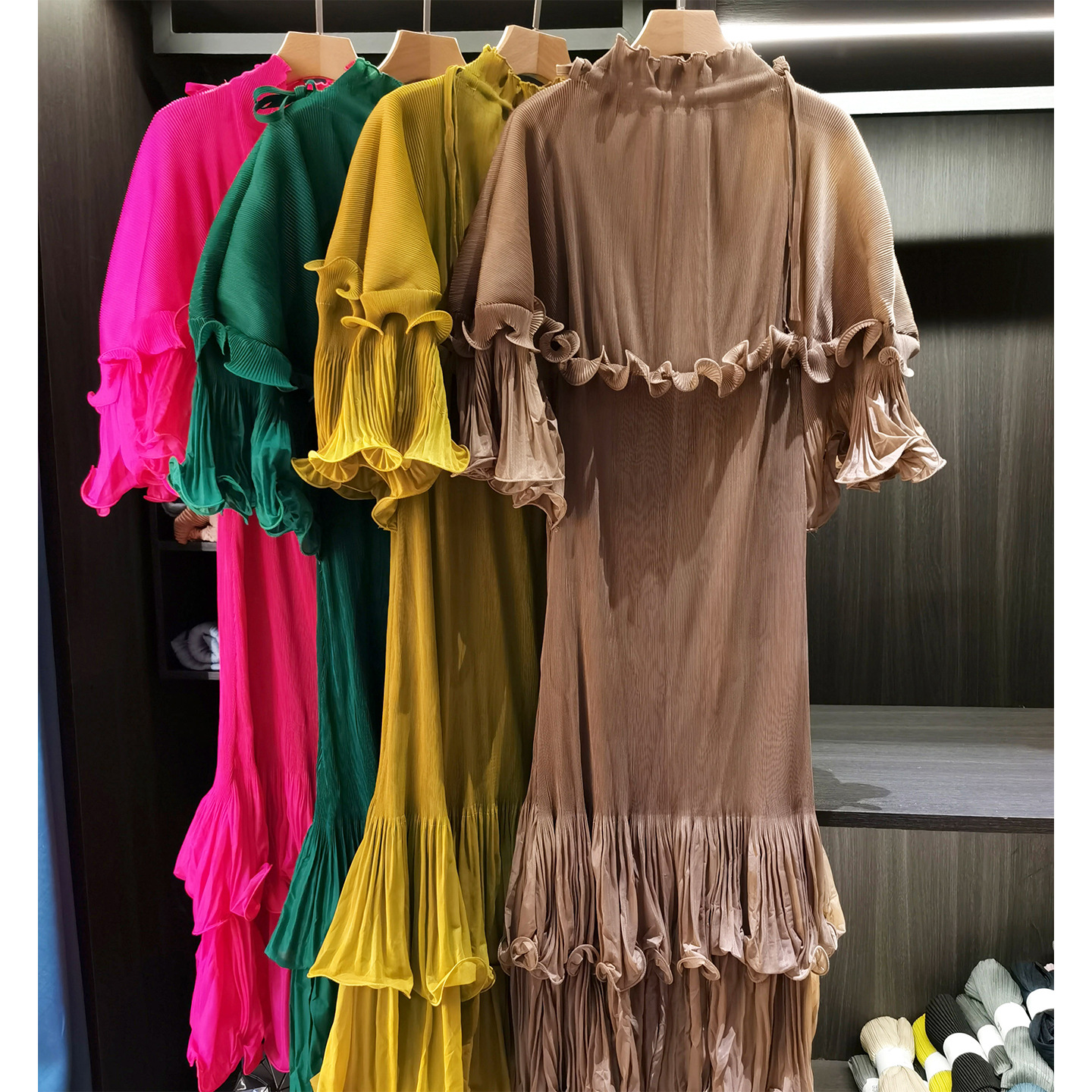 Miyake Spring Collection: Ruff - Vintage Collectible Bells 리뷰 및 가격