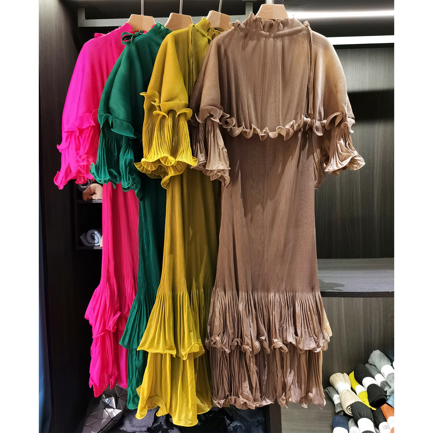 Miyake Spring Collection: Ruff - Vintage Collectible Bells 리뷰 및 가격