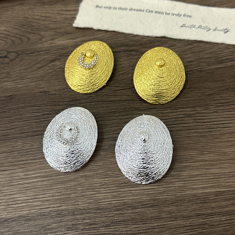 Exaggerated Vintage Metal Plat - Vintage Collectible Show 리뷰 및 가격