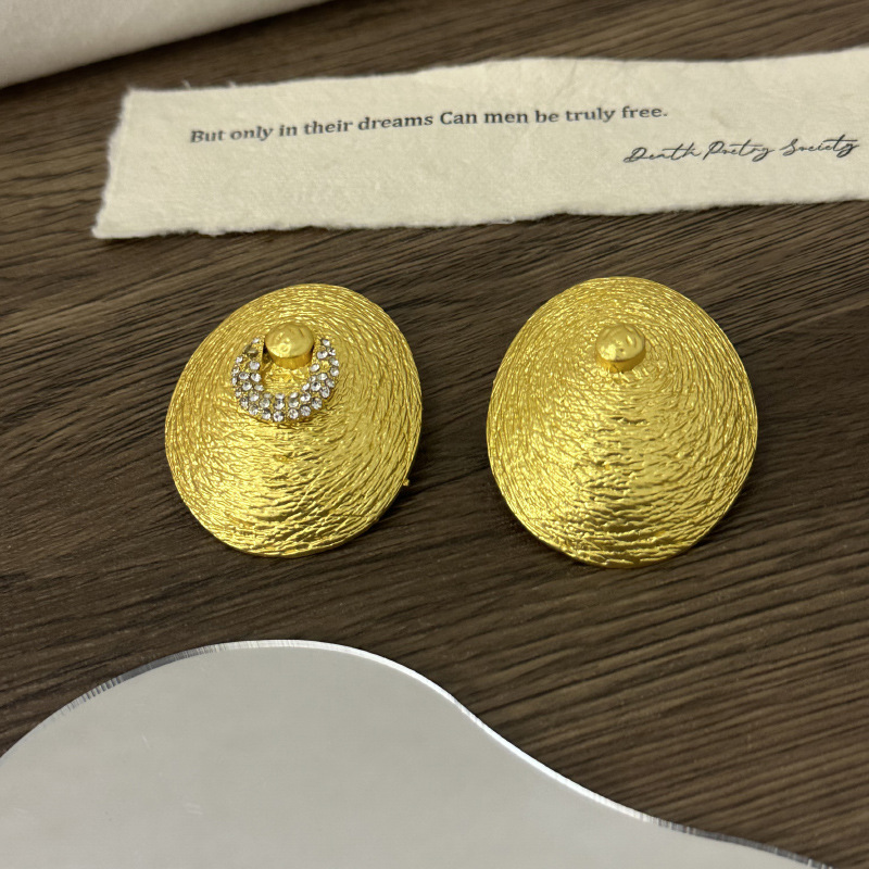 Exaggerated Vintage Metal Plat - Vintage Collectible Show 리뷰 및 가격